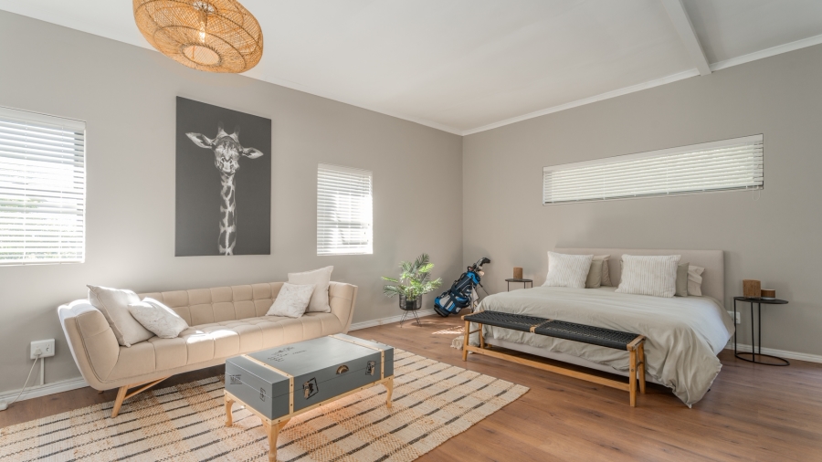 5 Bedroom Property for Sale in Lemoenkloof Western Cape